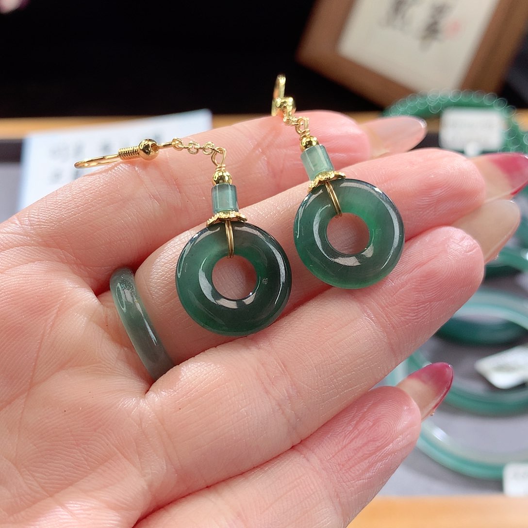 翡翠手镯（圆镯）未镶嵌