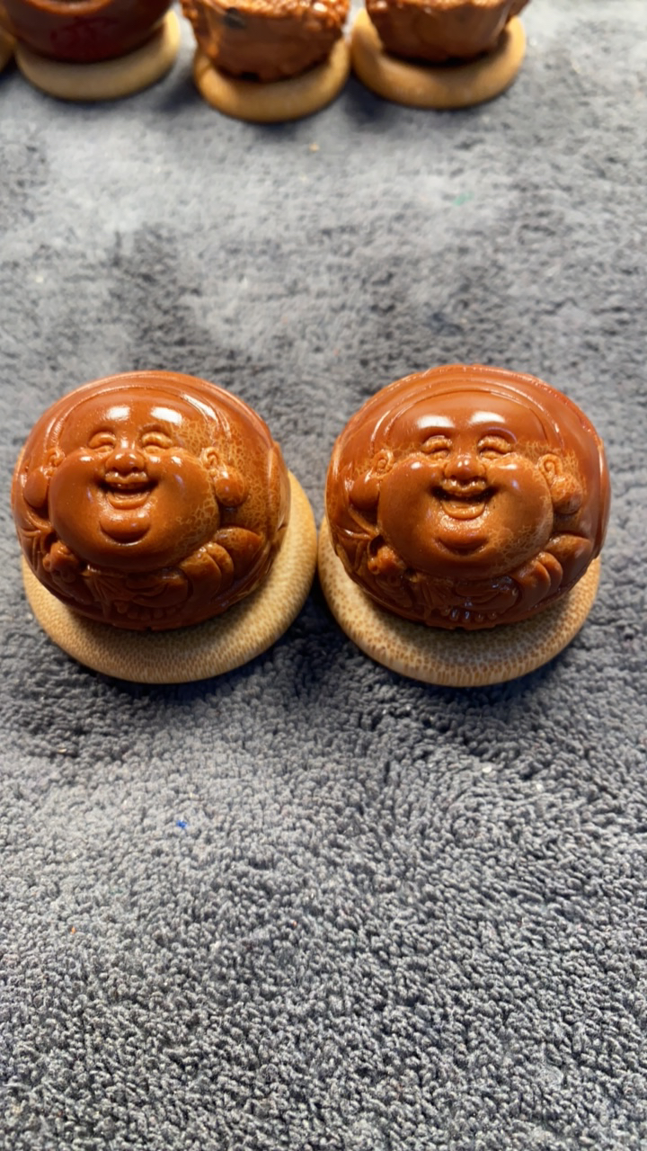 巴西橄榄核雕刻横财弥一对