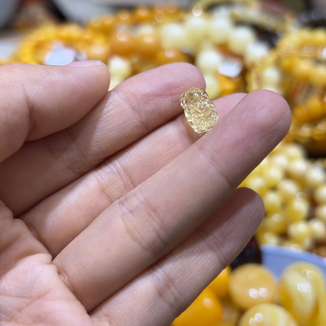 琥珀珠宝奇石未镶嵌