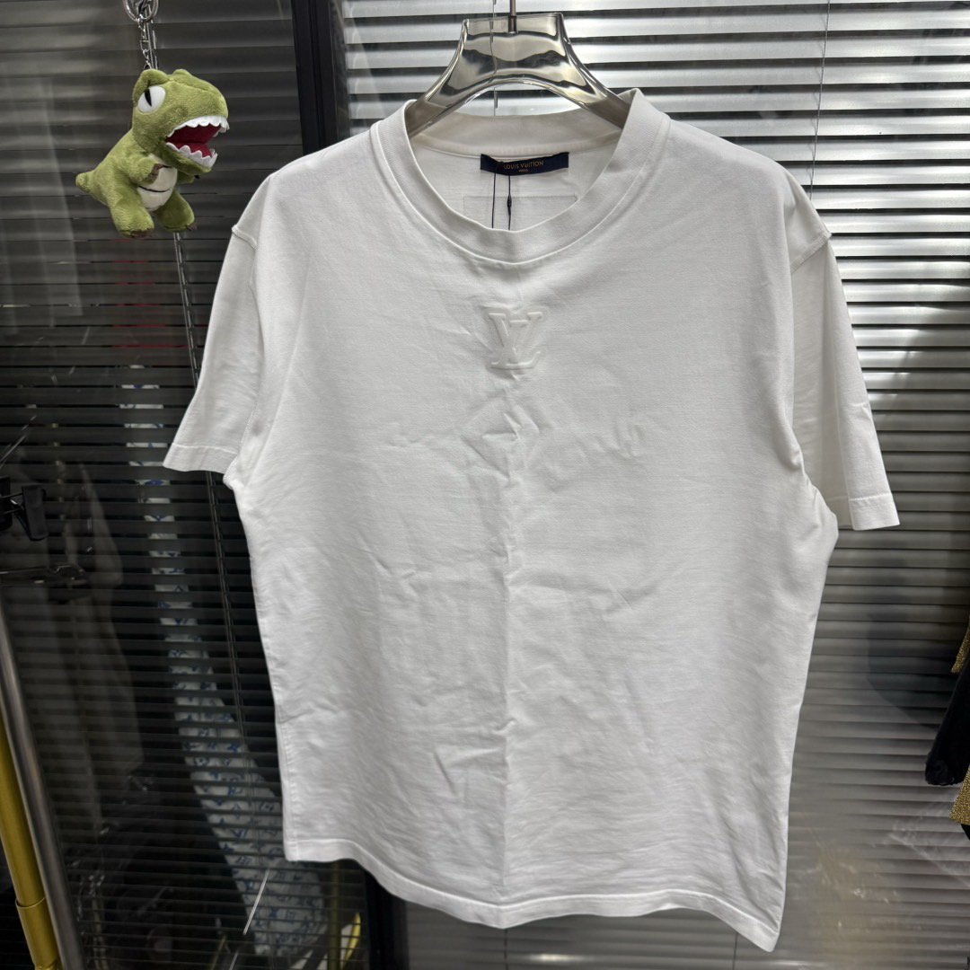 95新 LouisVuitton/路易威登 lv 白色浮雕短袖/m码