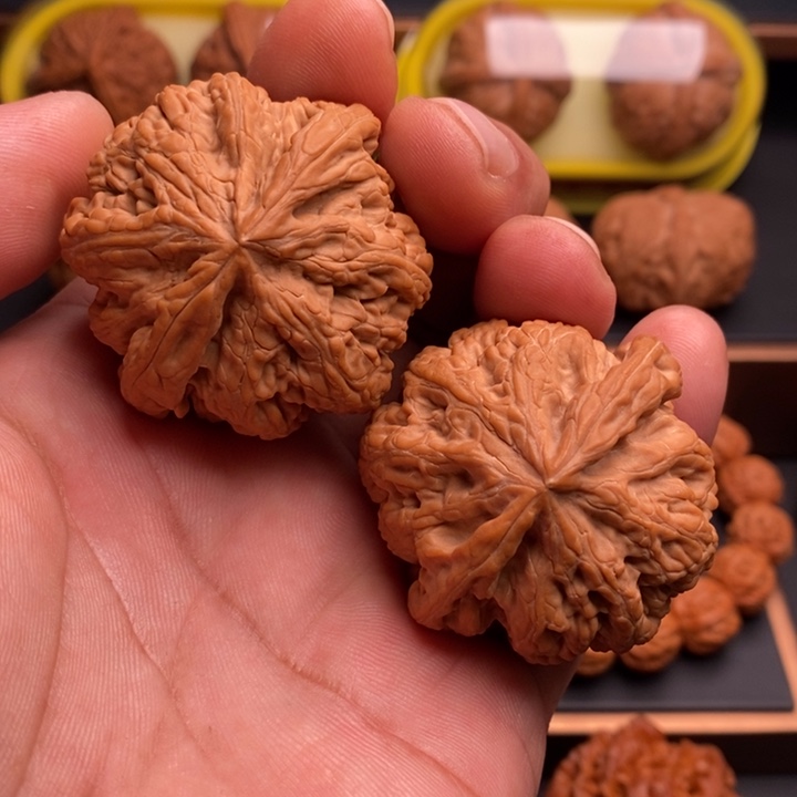 文玩核桃把件粗筋球