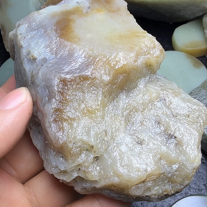 和田玉（糖玉）未镶嵌珠宝奇石