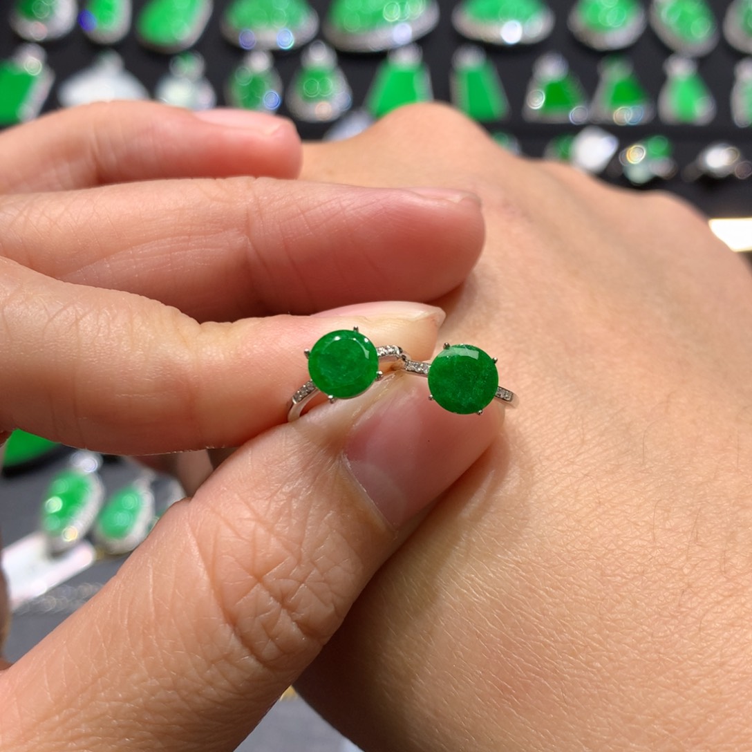 翡翠耳饰18K金镶嵌绿