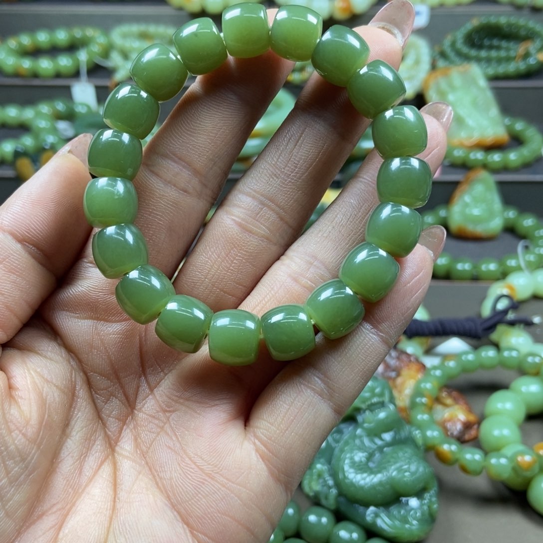 透闪石质玉手链未镶嵌风***客