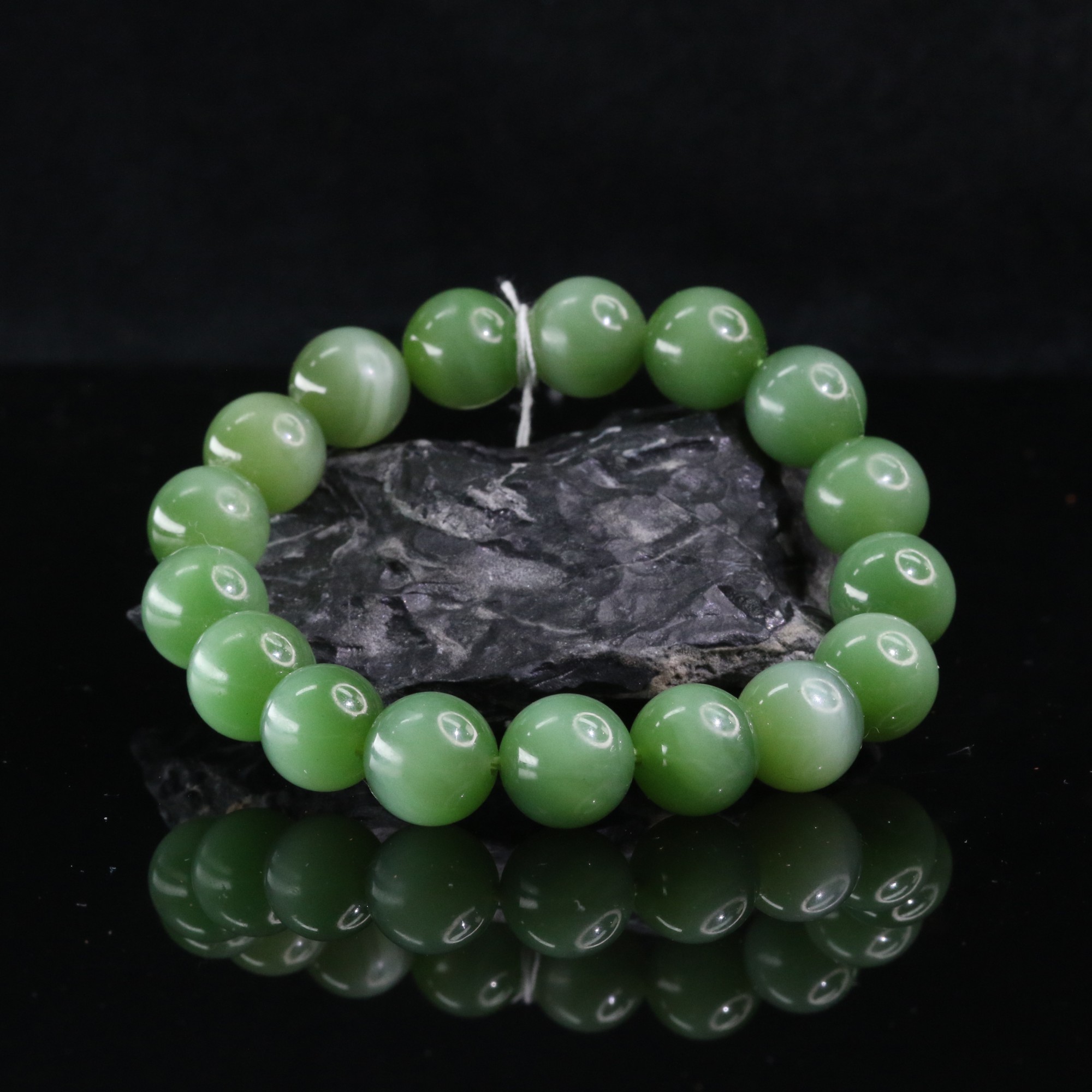 24和田玉碧玉猫眼手串/201336北京中保拍卖