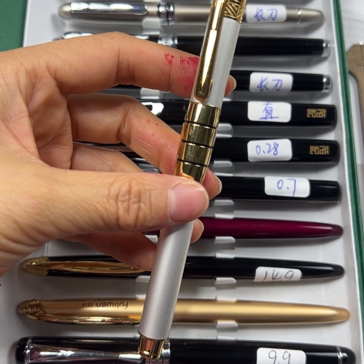 便携式716暗尖重40克配长刀笔身有脱镀氧化瑕疵