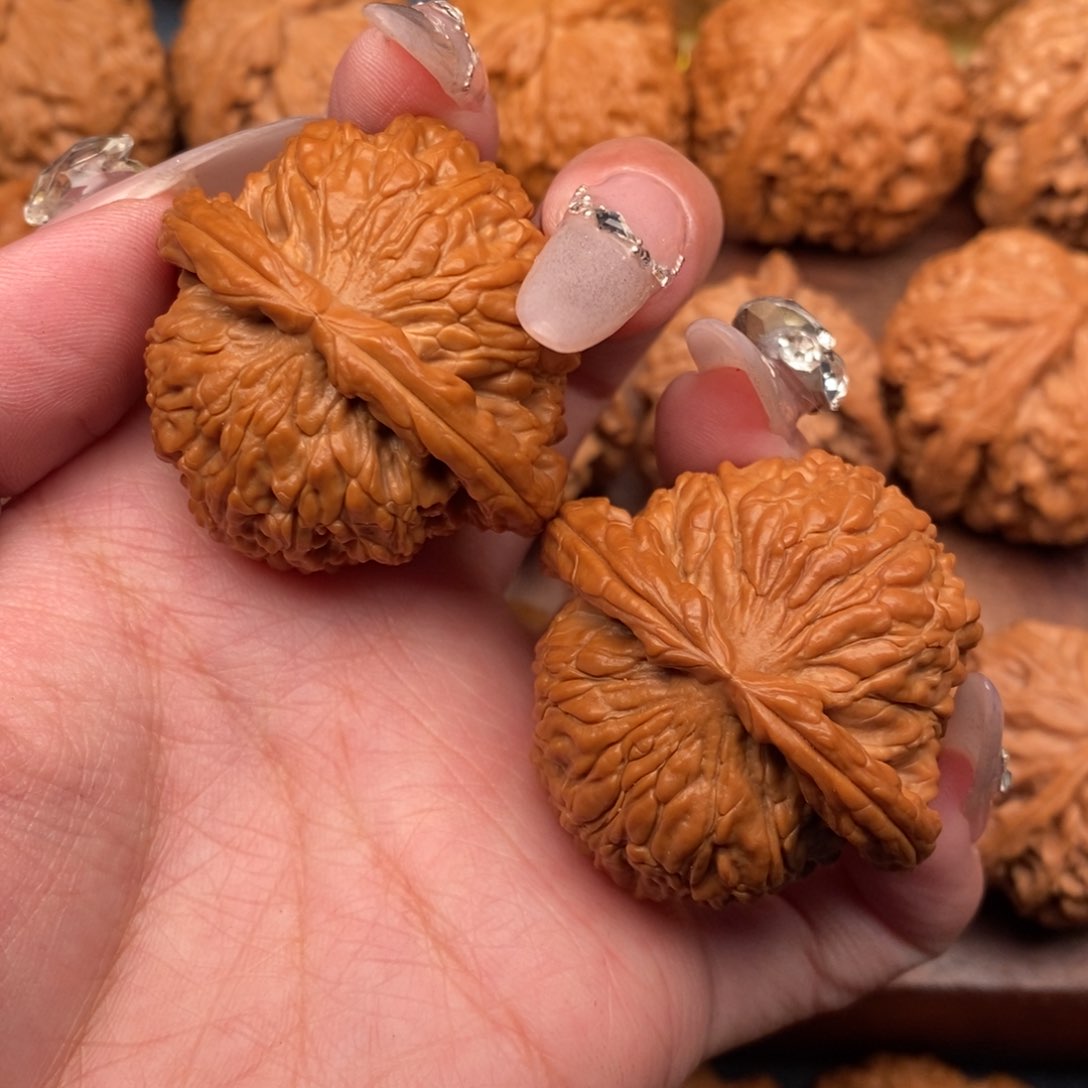 文玩核桃吊坠红皮白狮子41，全品！全品