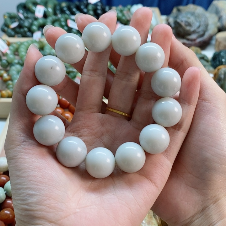 透闪石质玉手串未镶嵌