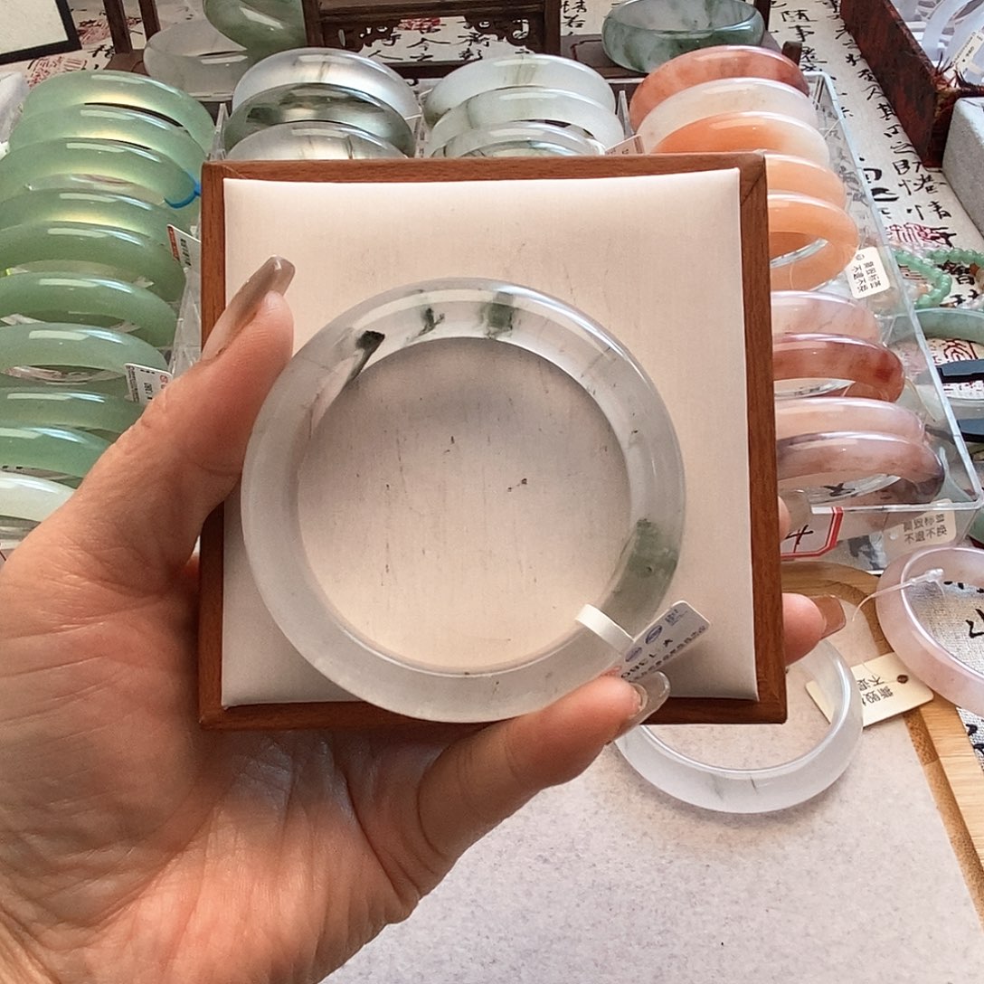 石英质玉手镯未镶嵌