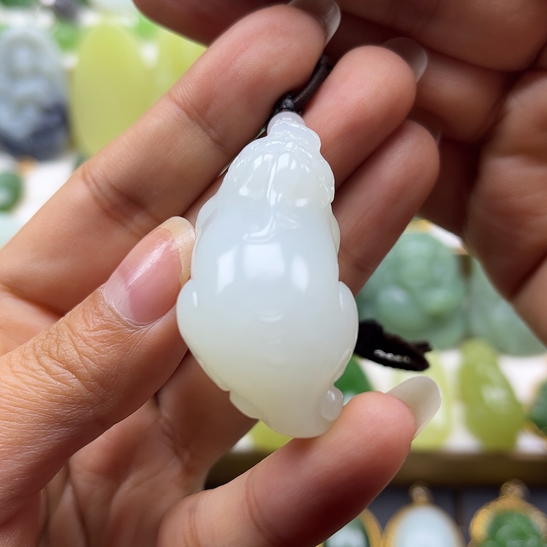 和田玉未镶嵌颈饰