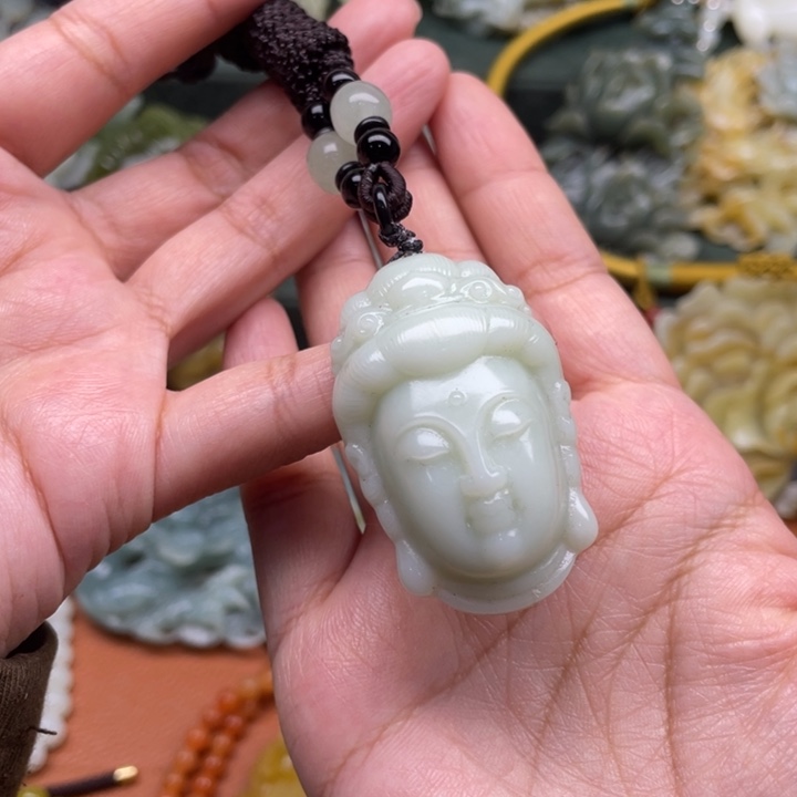 蛇纹石玉吊坠合金