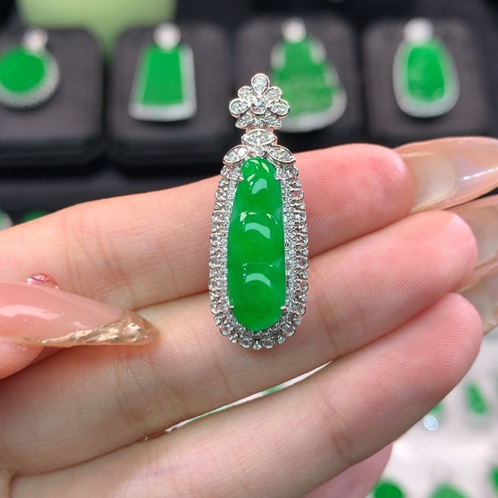 翡翠吊坠(不含链)18K金镶嵌