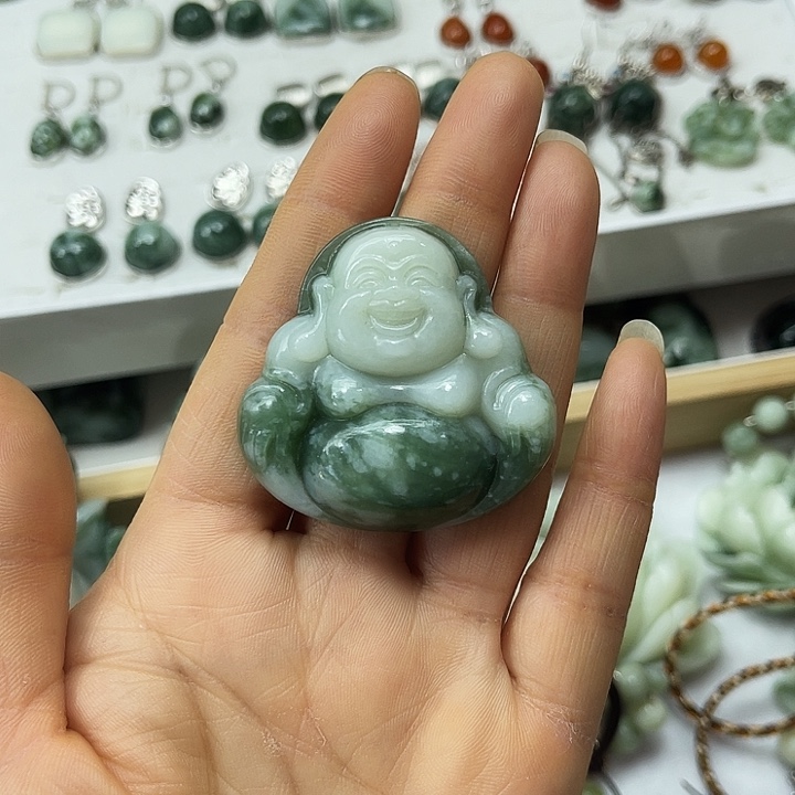 透闪石-蛇纹石玉未镶嵌颈饰