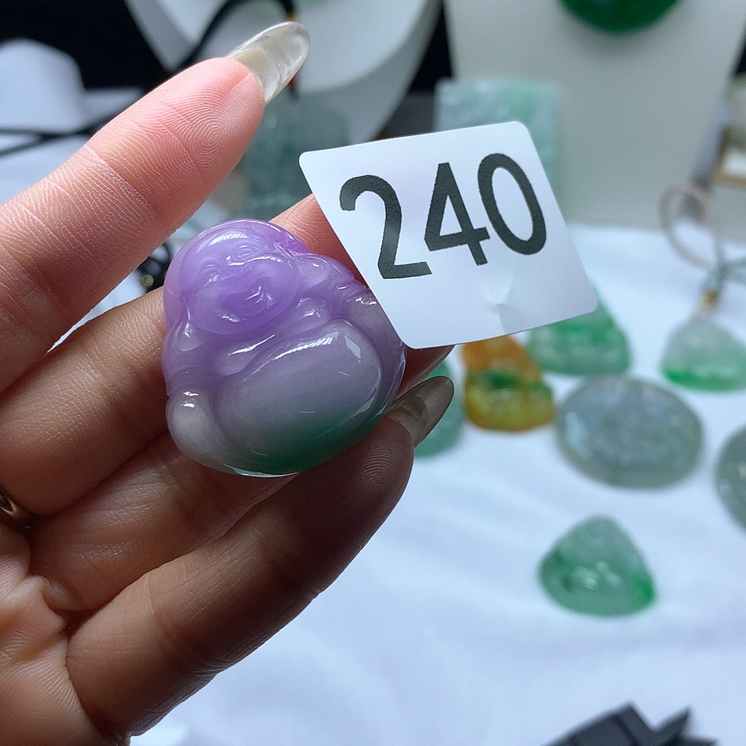 翡翠吊坠(赠链)未镶嵌