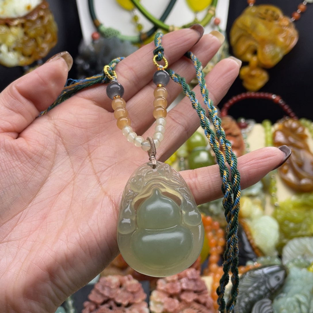 未镶嵌蛇纹石玉颈饰