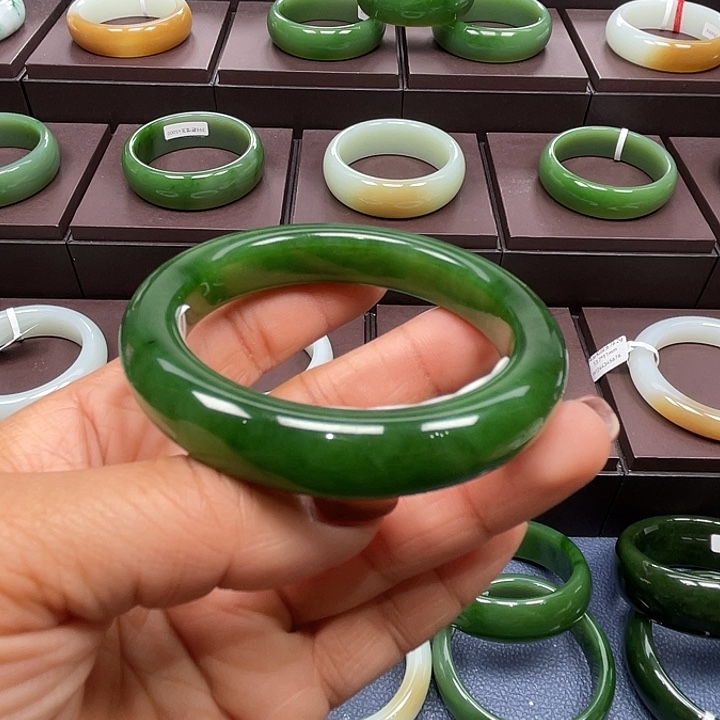 和田玉未镶嵌手镯5556