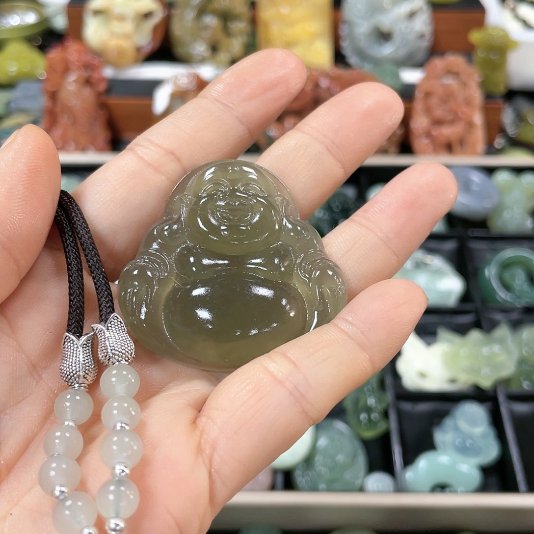 蛇纹石玉颈饰未镶嵌