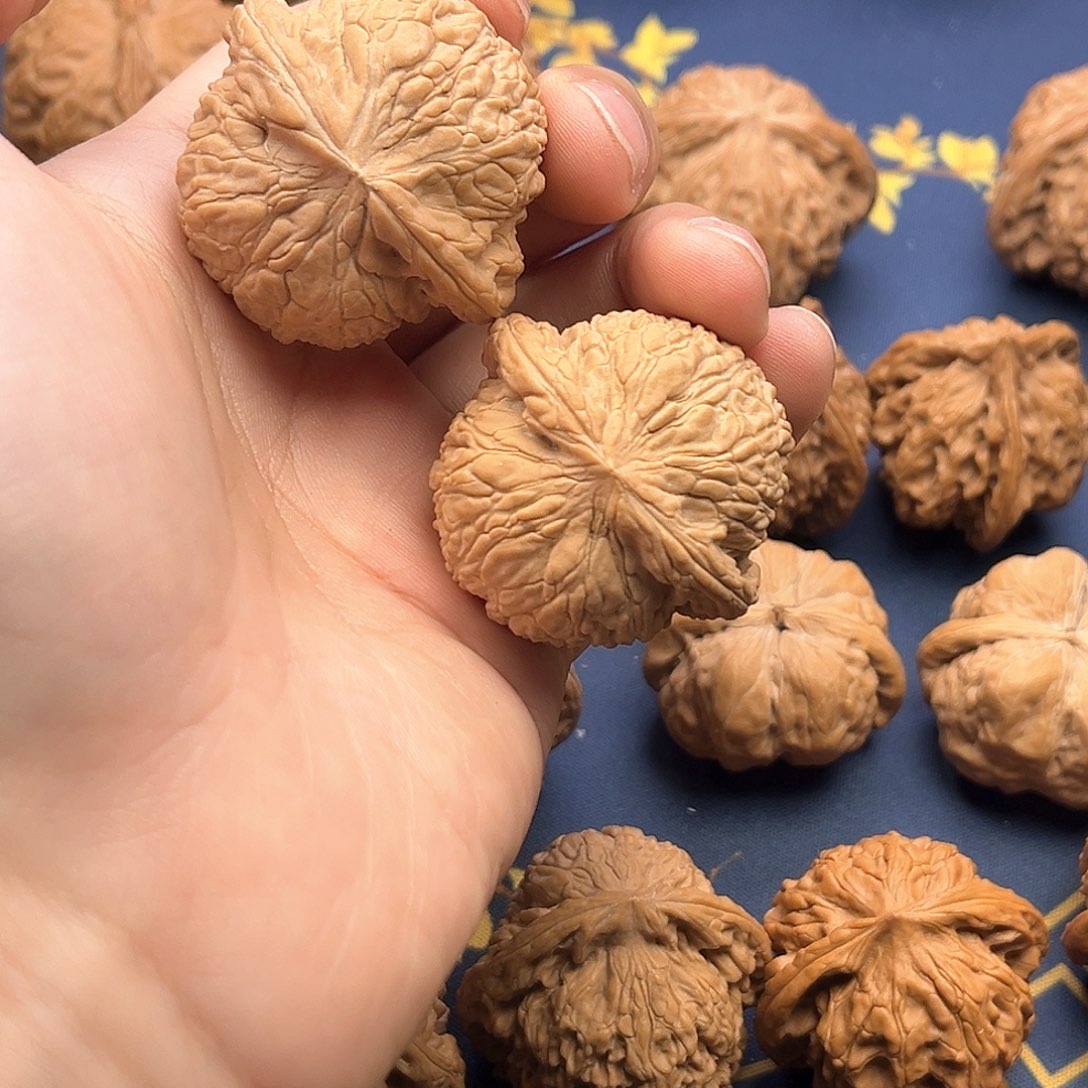 文玩核桃把件难**涂泥鳅