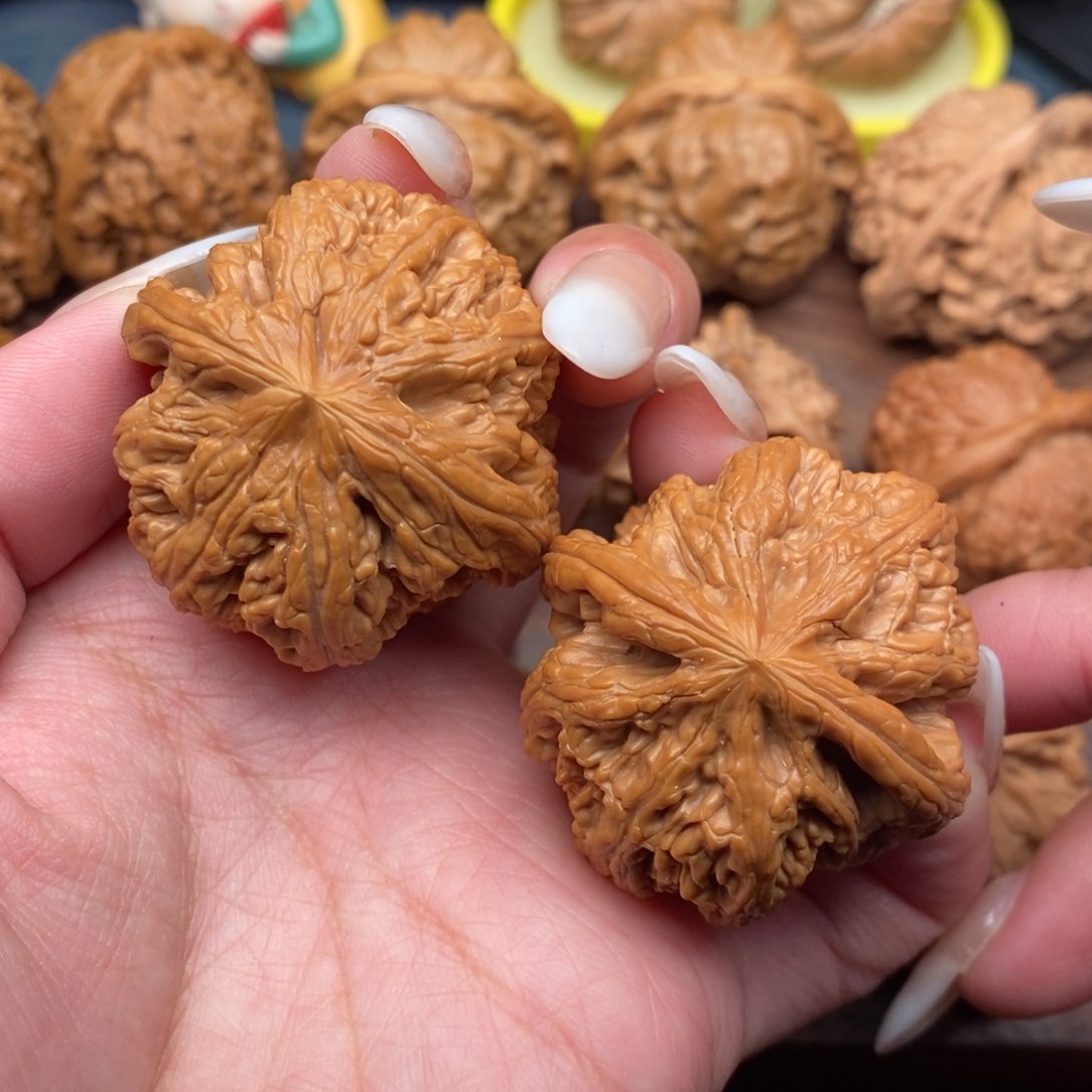 文玩核桃把件球筋41，八筋聚顶，46克