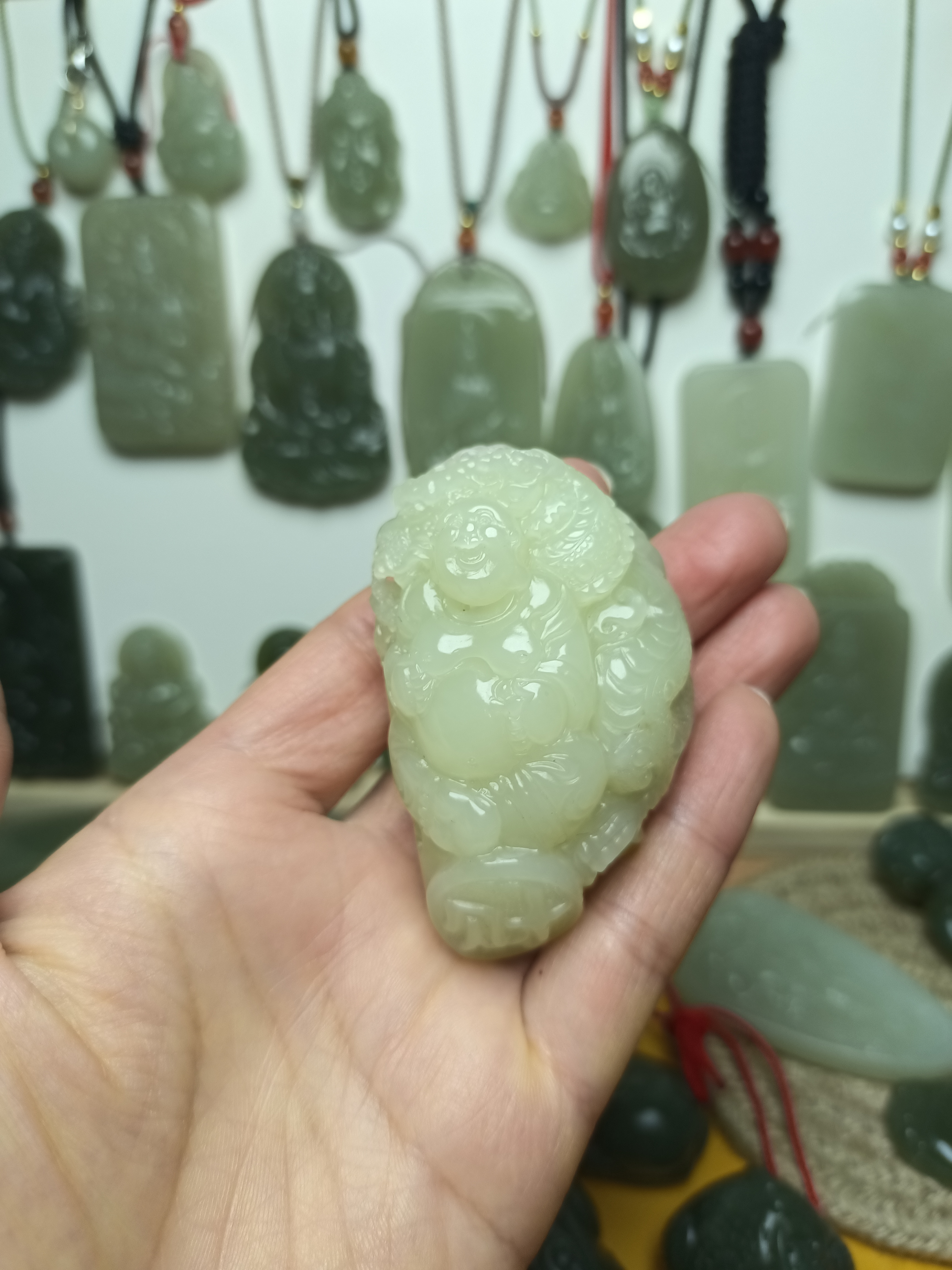 精品时尚和田玉吊牌