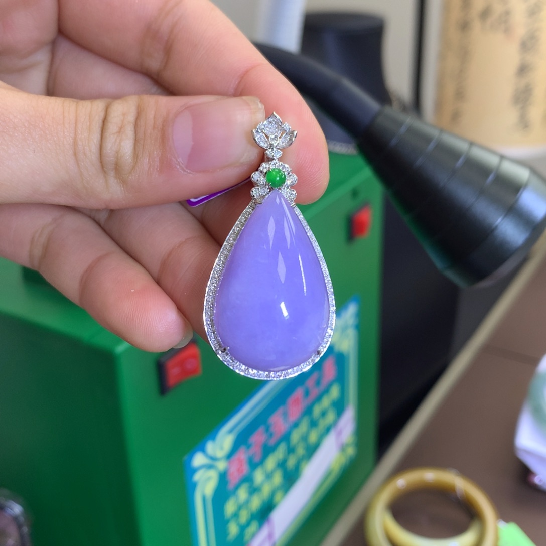 翡翠颈饰18K金镶嵌翡翠