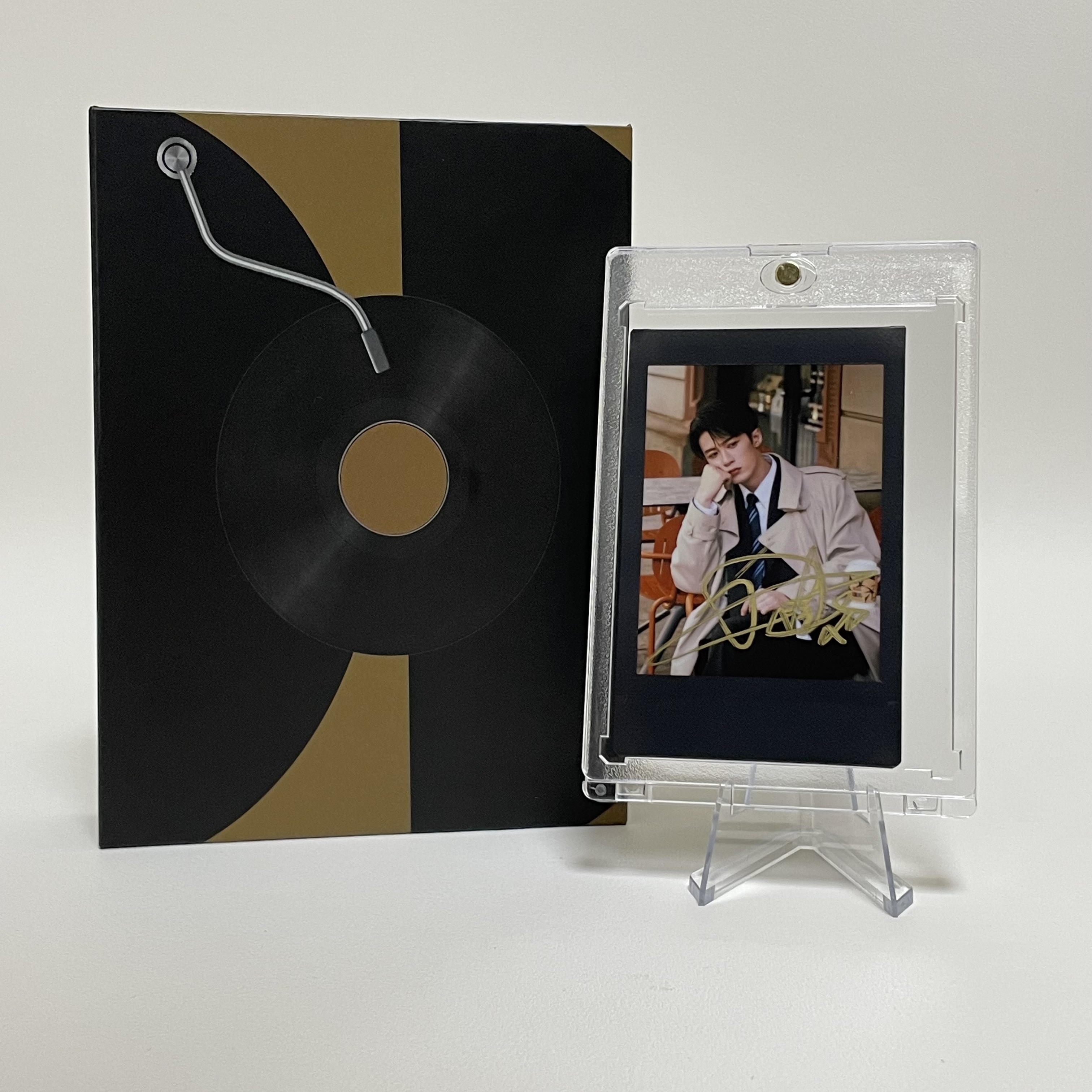 A1110【檀健次】黑边 正品签名3寸拍立得照片