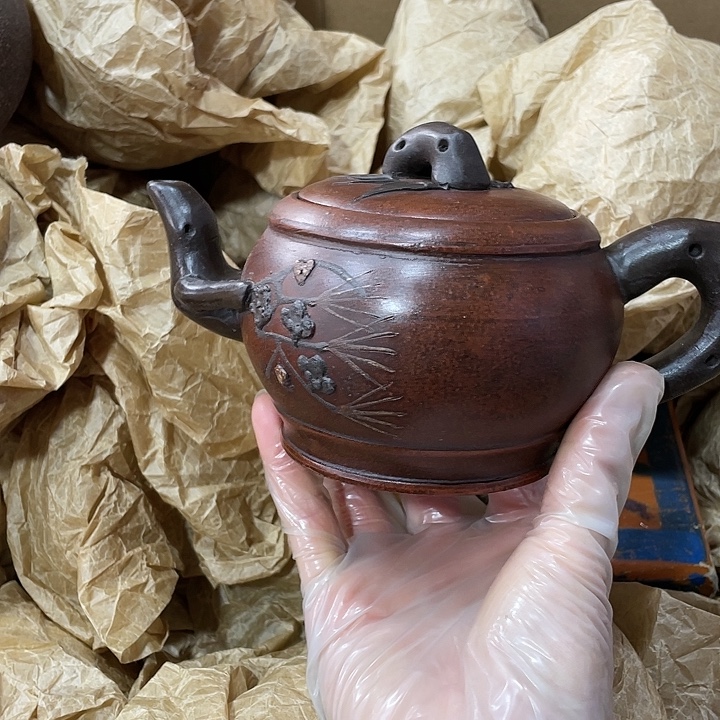 紫砂茶壶矿泥料，手工制作一把紫砂壶。