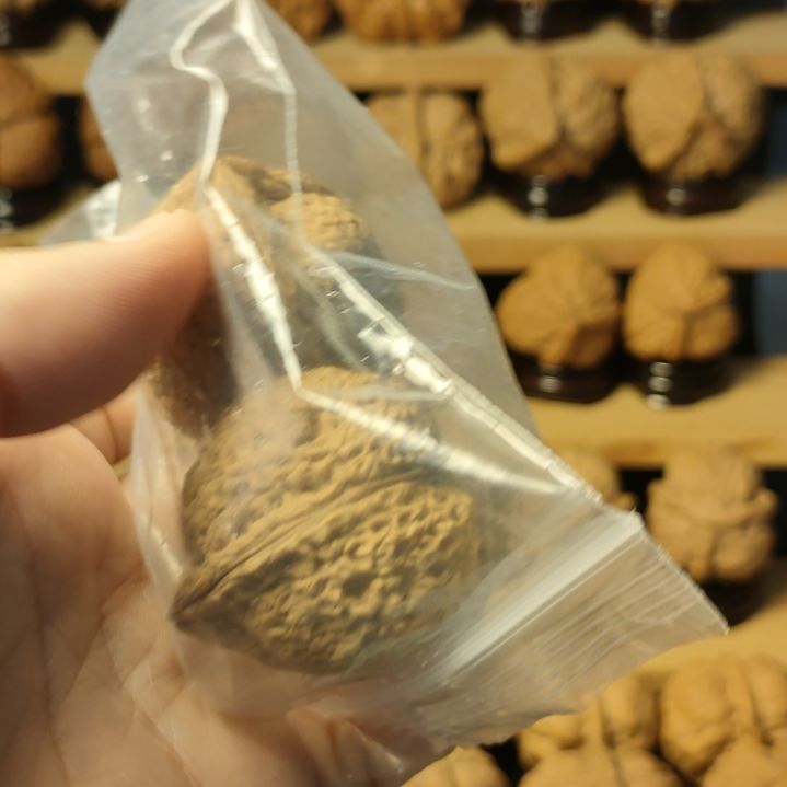 文玩核桃把件小*子鱼籽纹三棱