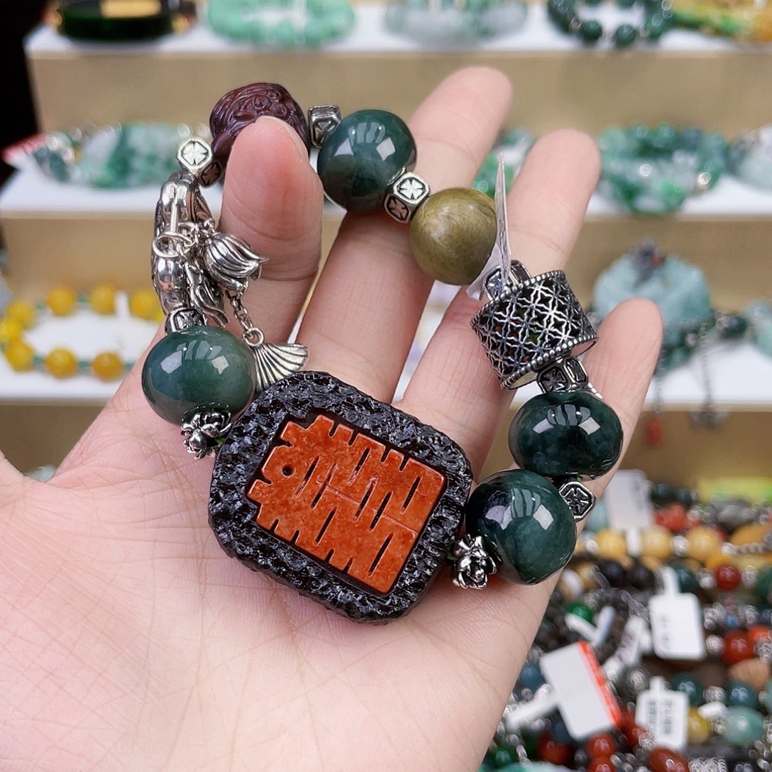 可***可未镶嵌手链翡翠手链