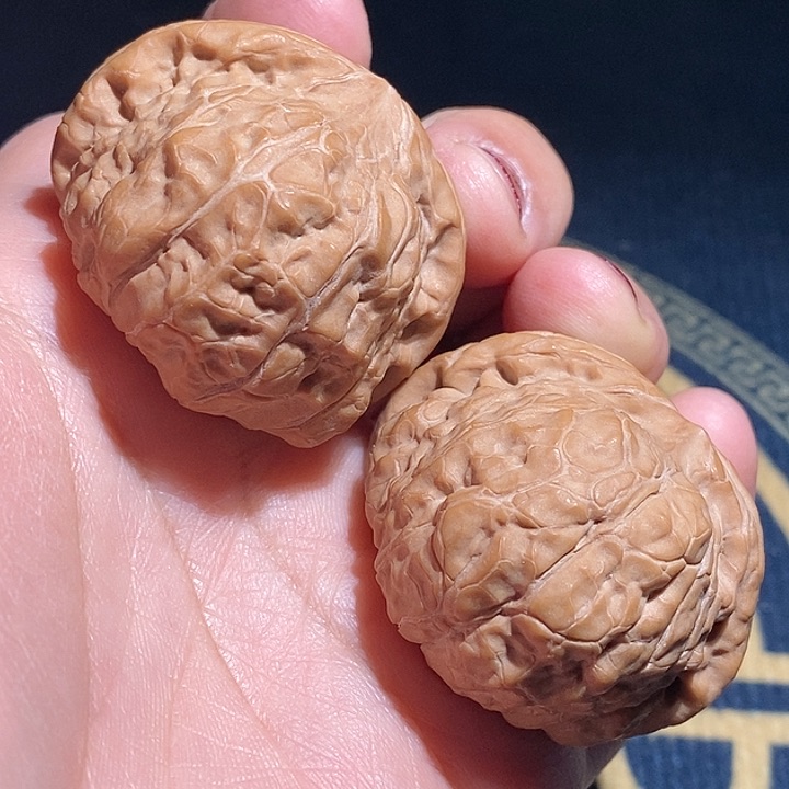 【闪购商品】文玩核桃吊坠地**草南瓜墩