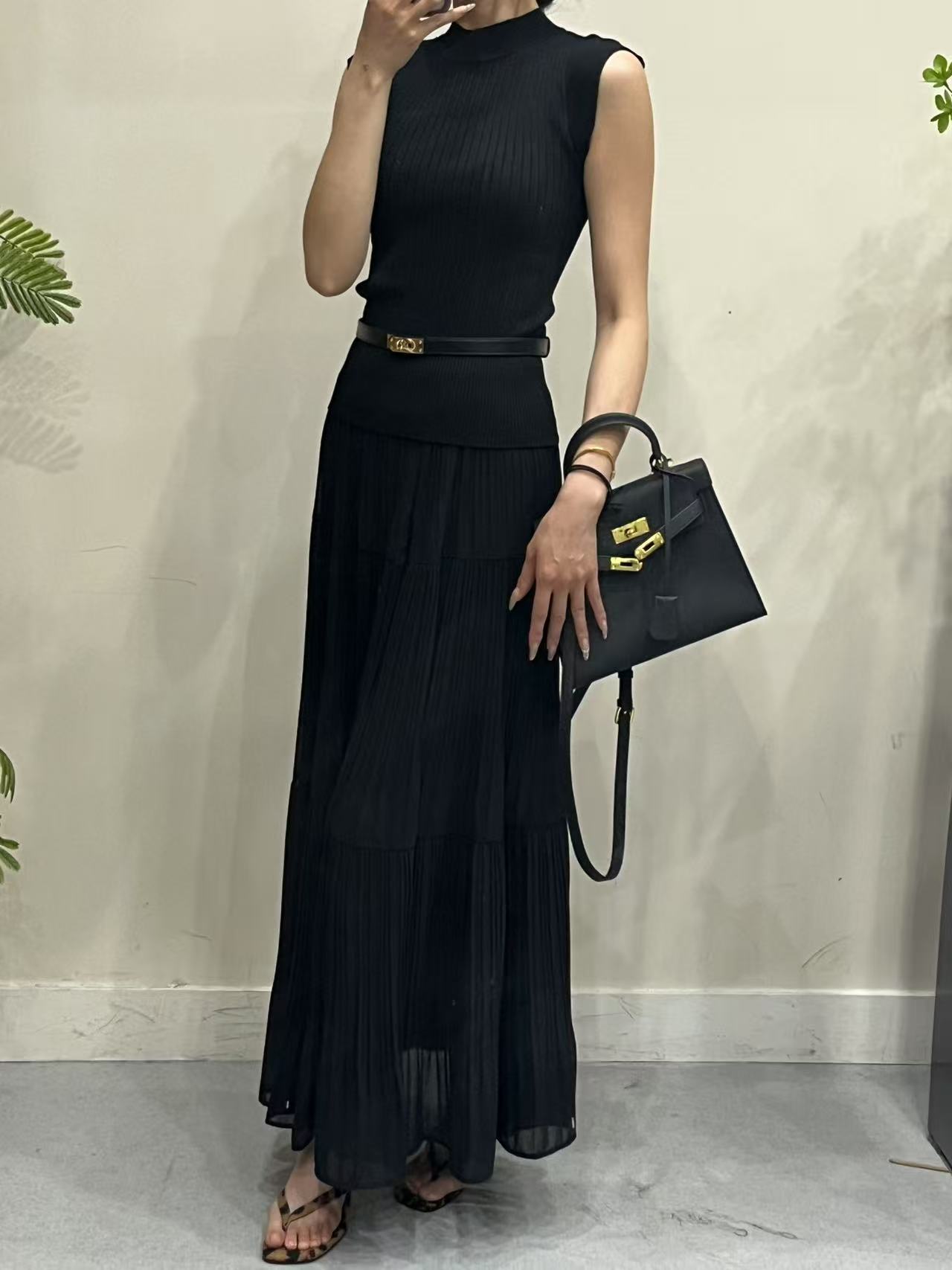 2025夏季法式纯欲圆领坎肩短袖针织上衣加高腰褶皱半身裙两件套