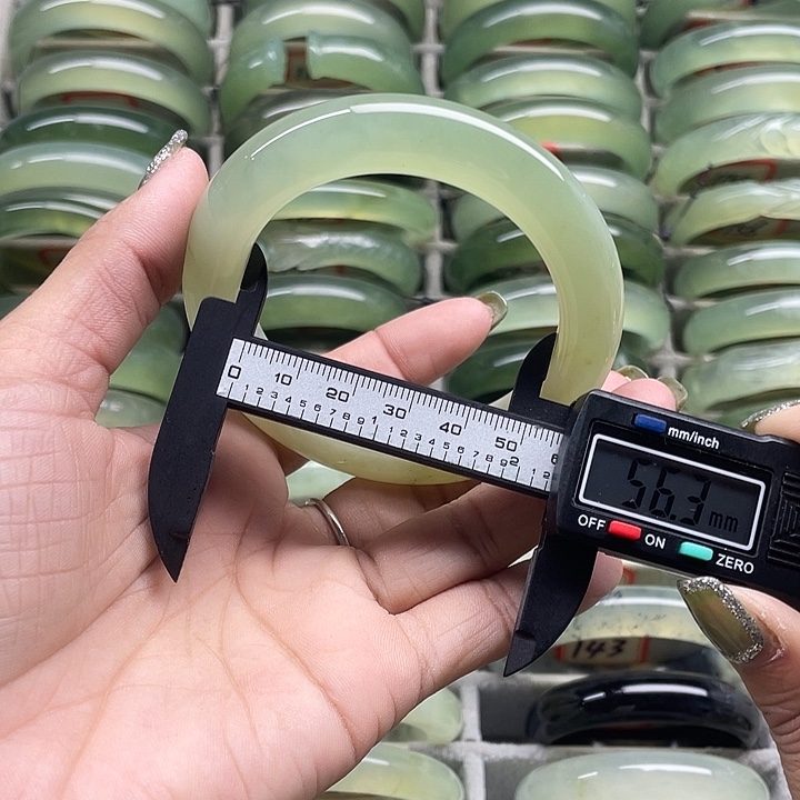 蛇纹石玉未镶嵌手镯123