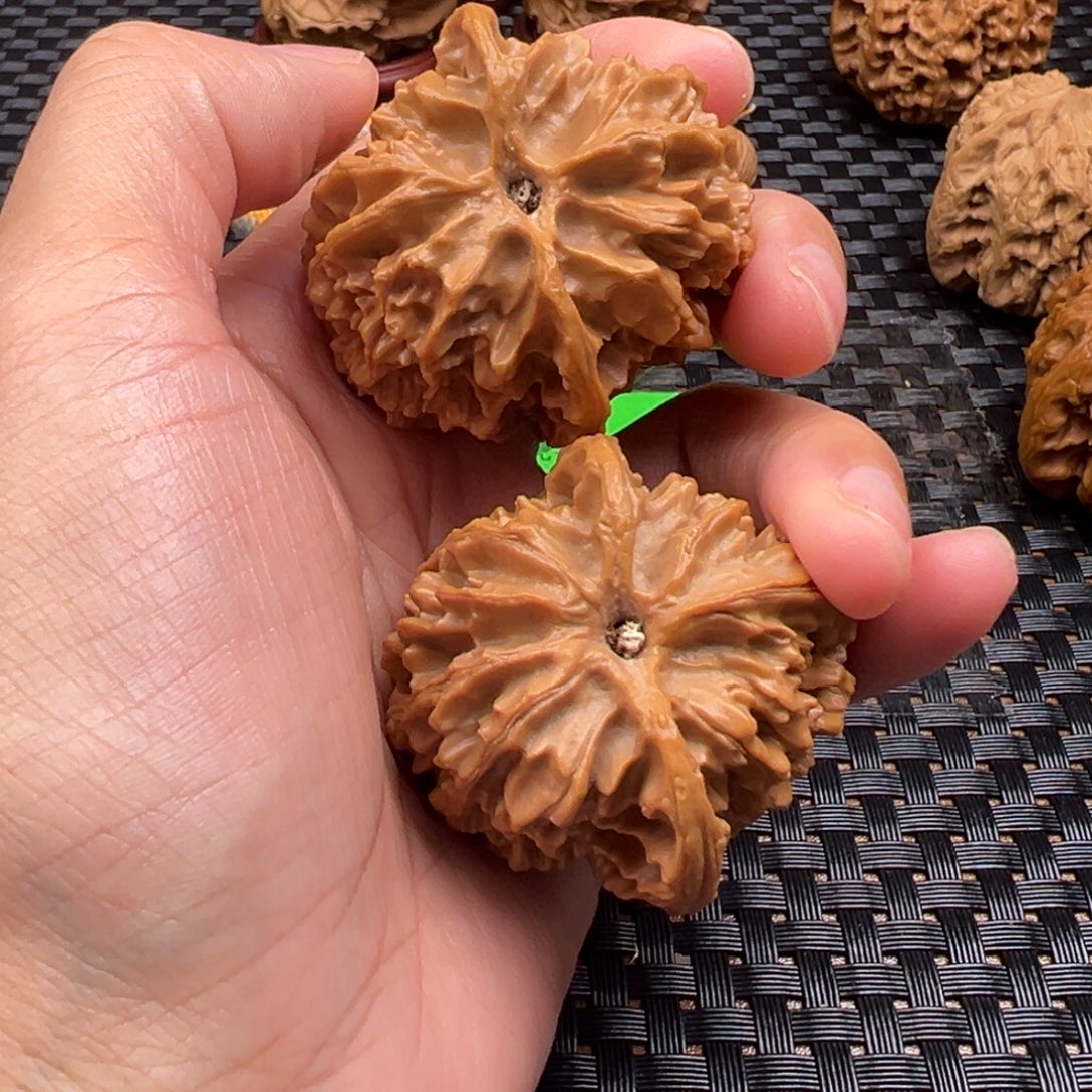 ****涛文玩核桃吊坠苹果