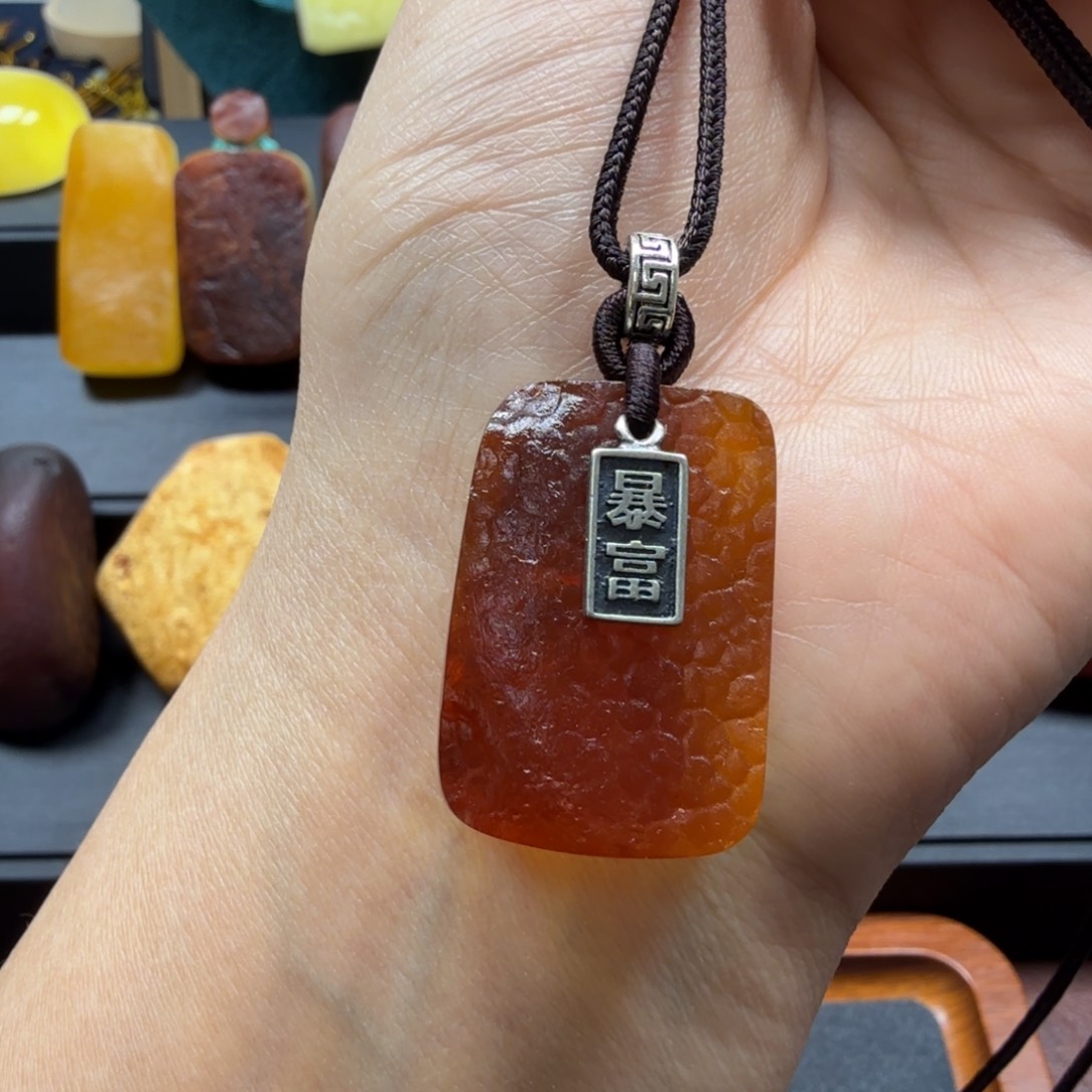 琥珀吊坠(赠链)未镶嵌