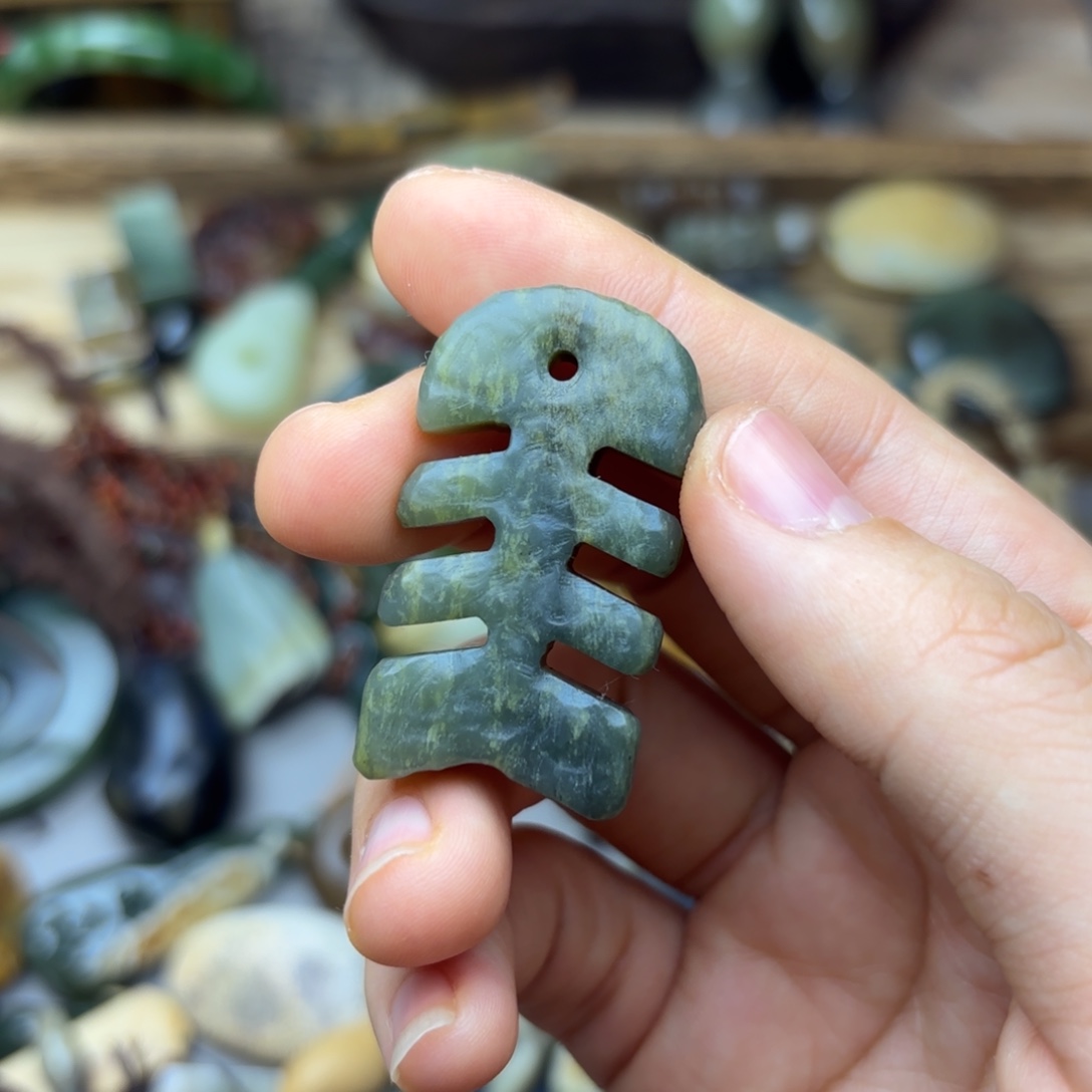 ****棠和田玉未镶嵌颈饰