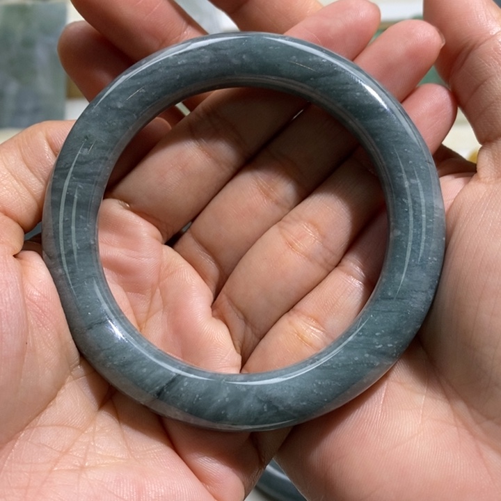 翡翠颈饰未镶嵌翡翠“危地马拉55～56圈口”