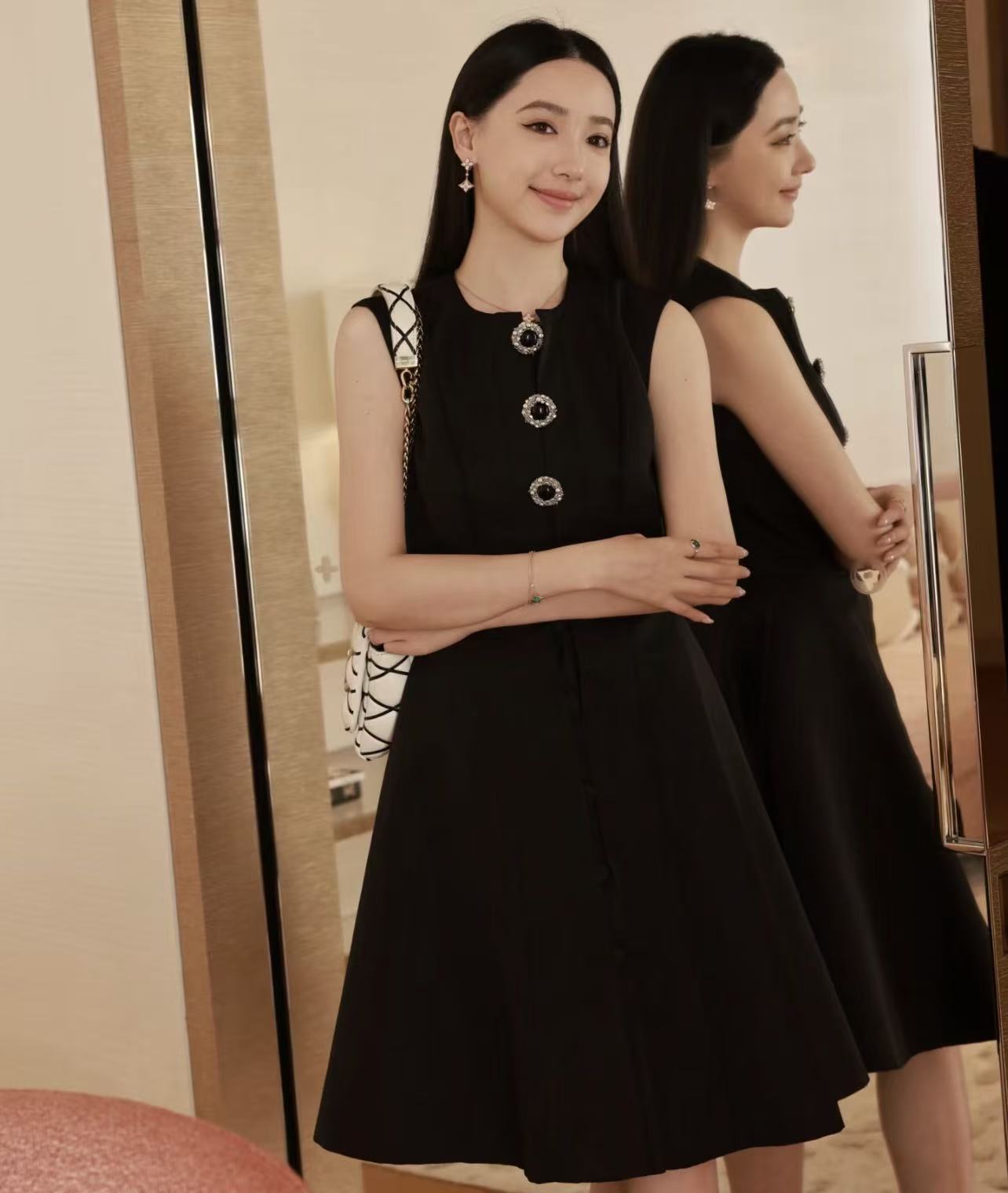 95新 LouisVuitton/路易威登 bb2759  24ss黑色钻扣连衣裙 36码 