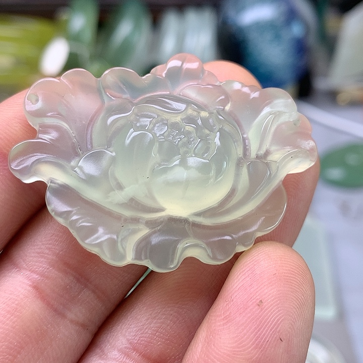 蛇纹石玉挂坠未镶嵌