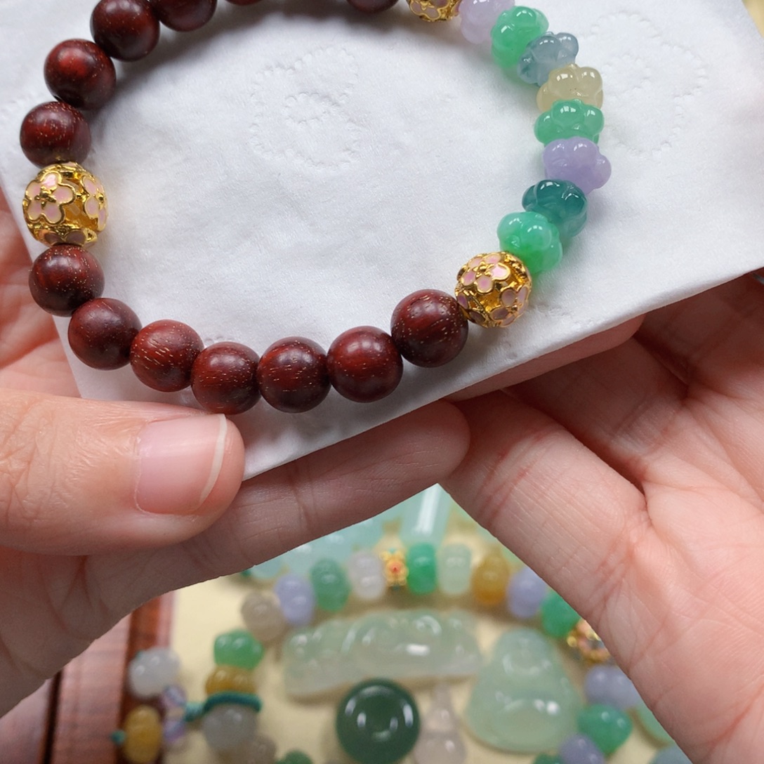 翡翠未镶嵌颈饰是