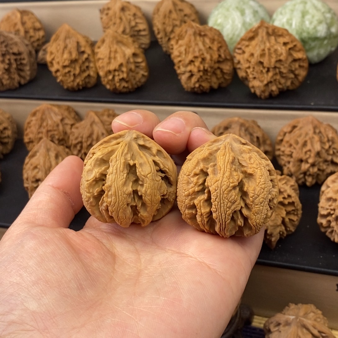 风***泪把件文玩核桃绣球37