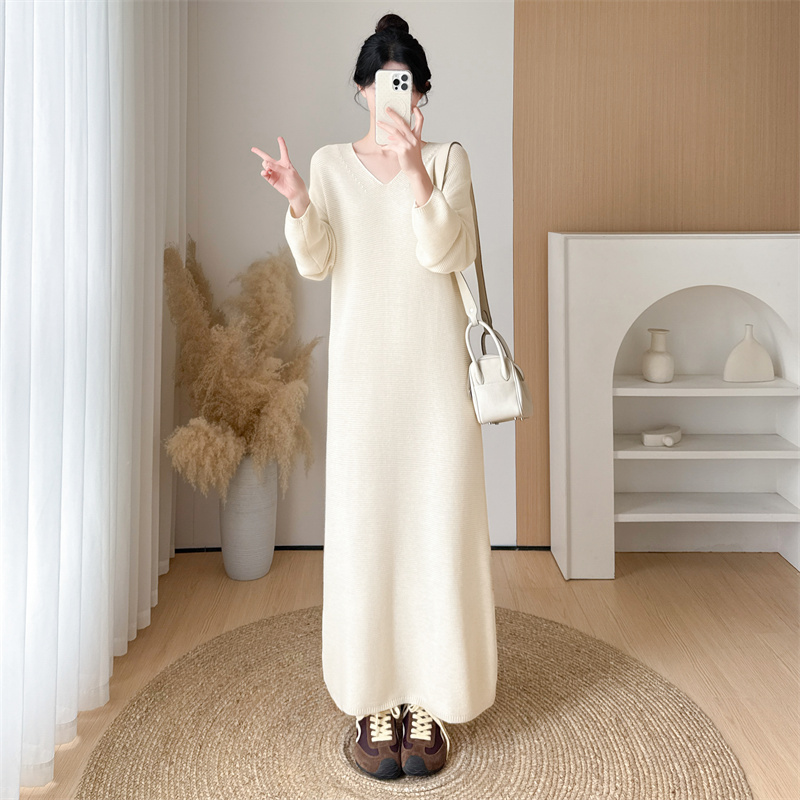#8691V领法式针织连衣裙女秋冬2025新款慵懒风宽松休闲内搭毛衣裙