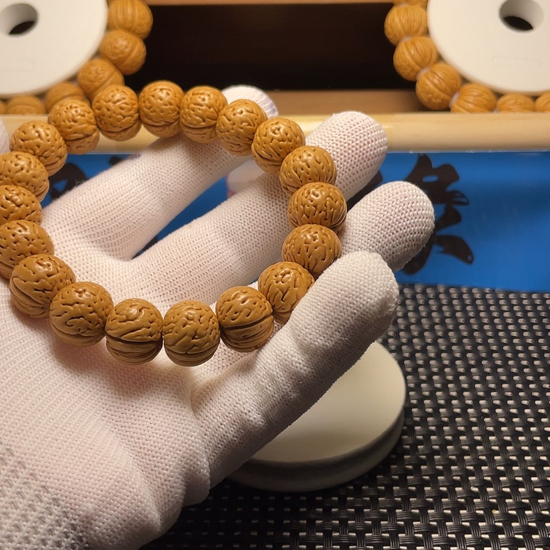 用***6桃木金丹桃核，皮质好，密度大