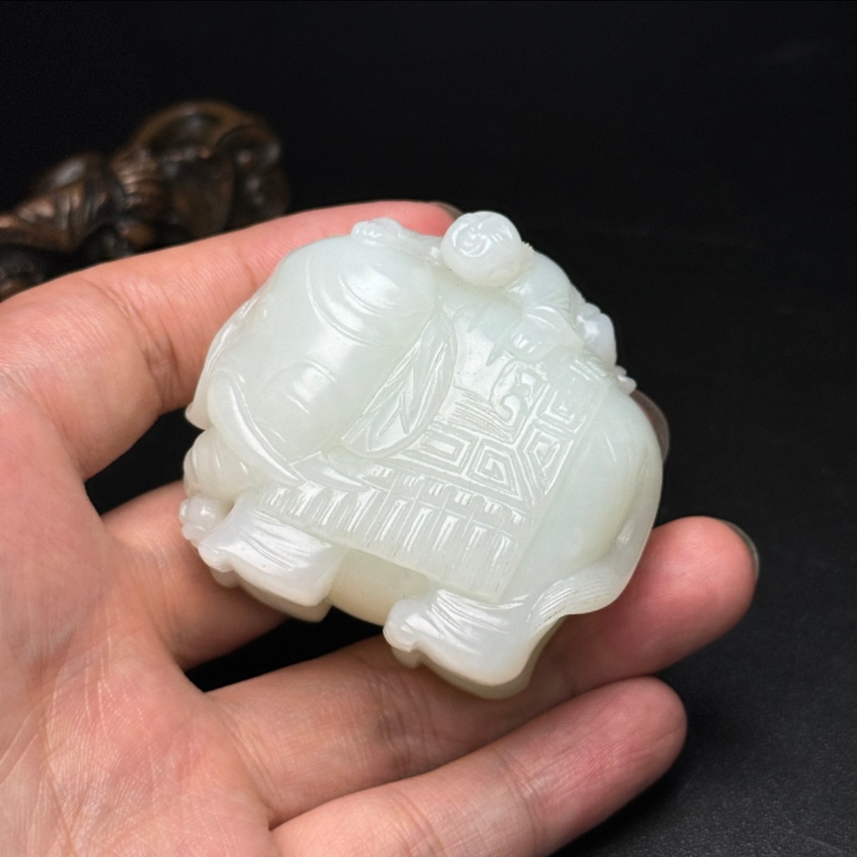 白玉童子骑象手把件文玩大象收藏品