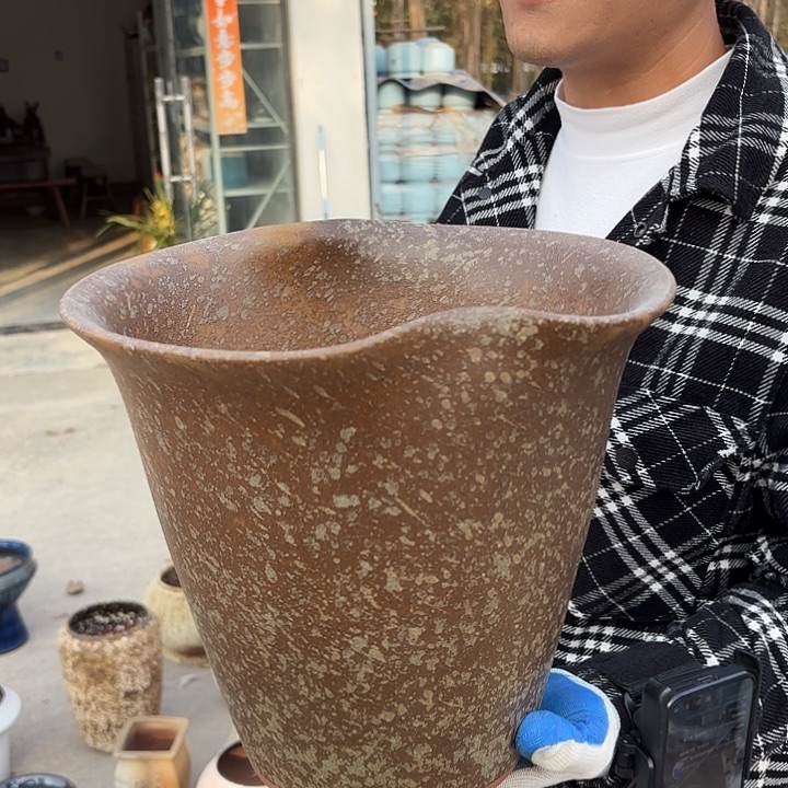 高度27厘米口22厘米