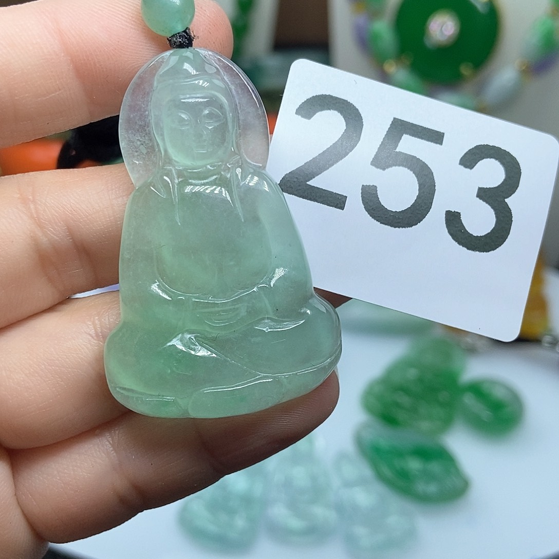 翡翠吊坠(赠链)未镶嵌