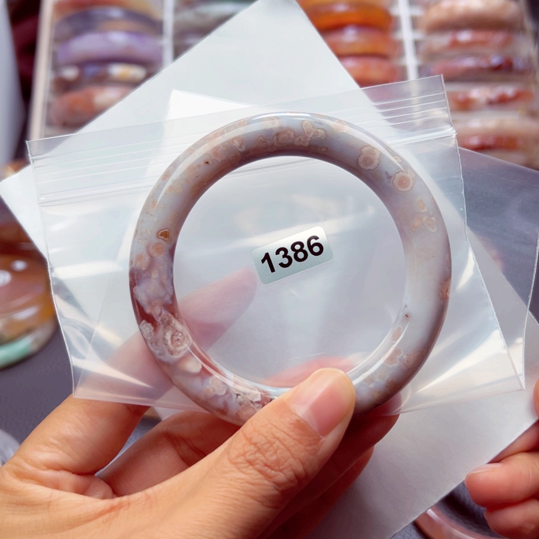 手镯玛瑙/玉髓未镶嵌坐****?