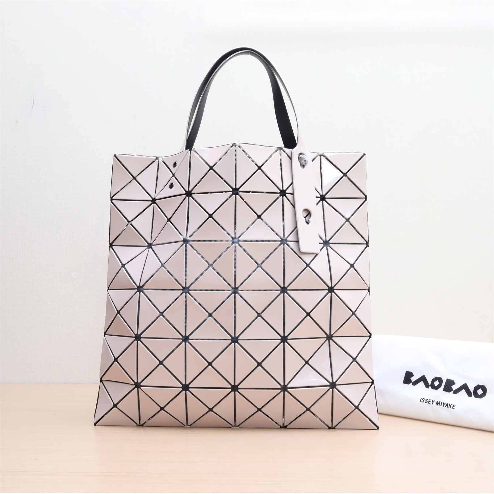 95新 Issey Miyake/三宅一生 小花黑黑 菱格单肩包 六格*六格 PVC