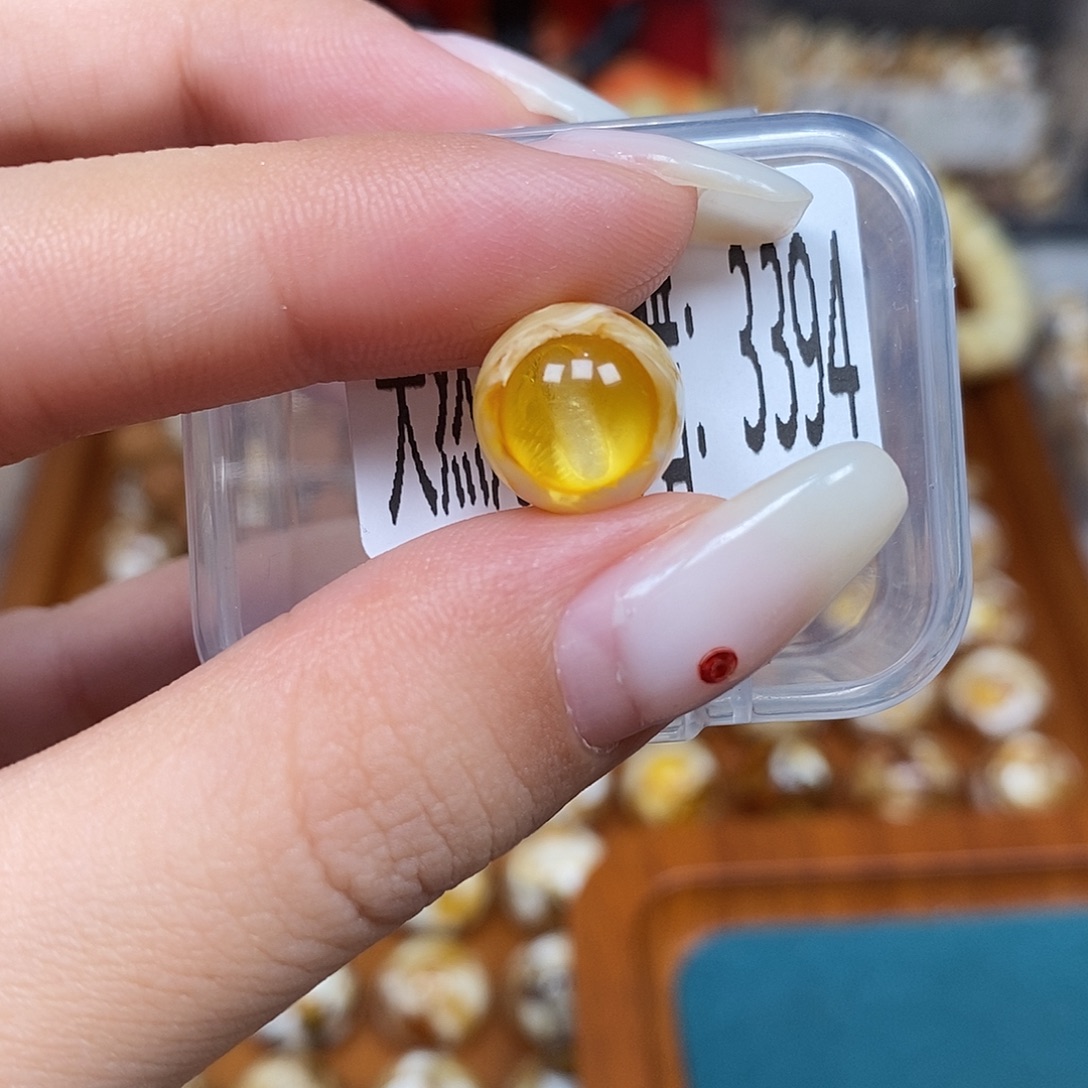 蜜蜡未镶嵌珠宝奇石3394