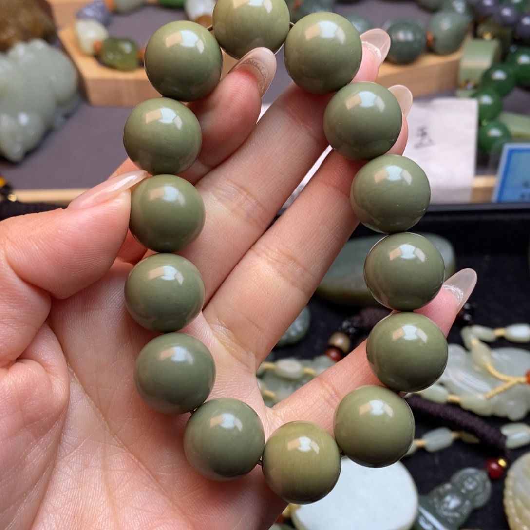 和田玉颈饰未镶嵌