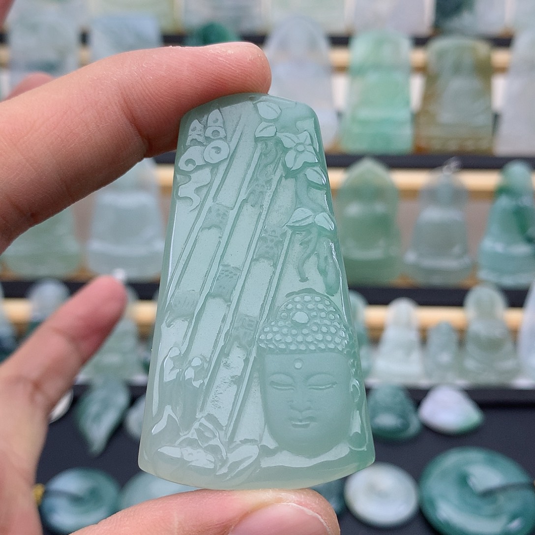 翡翠未镶嵌颈饰求佛问道